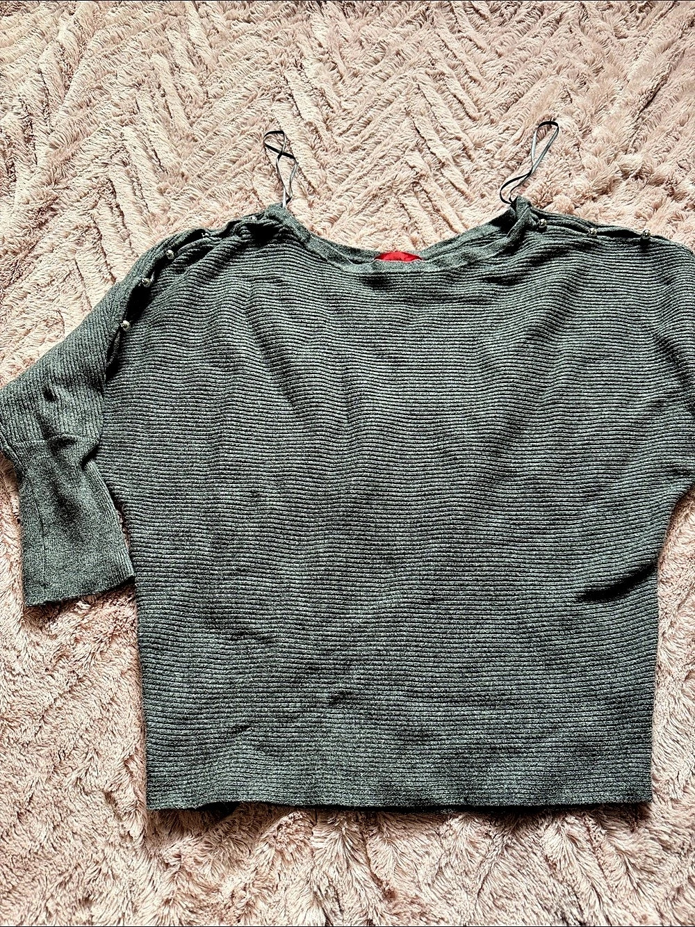 Jennifer Lopez Short Sleeve Top in Gray Size Small. Not full length sleeves